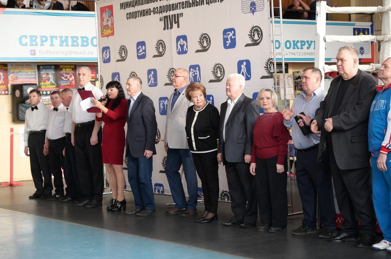 В эти минуты в спорткомплексе «Луч» проходит открытие 21-го турнира по боксу памяти мастера спорта СССР Виктора Григорьева